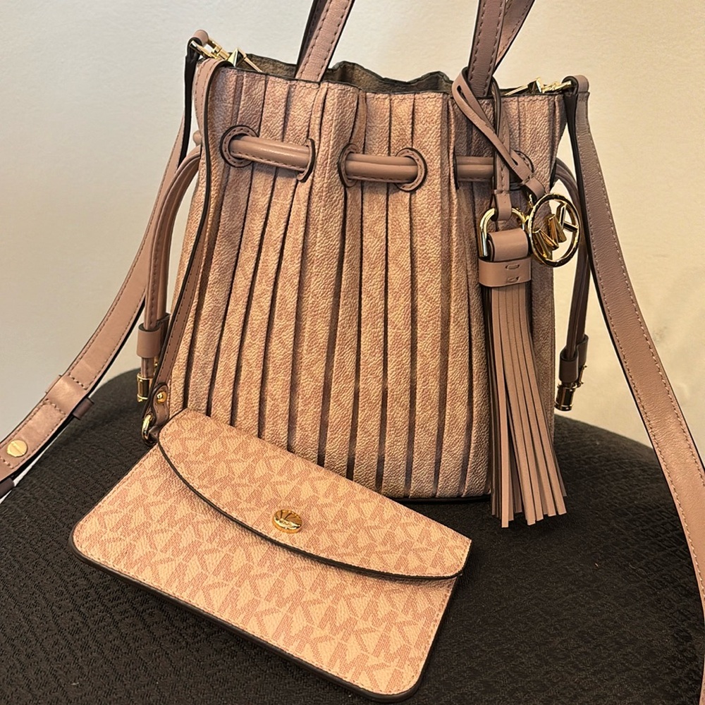 Michael Kors crossbody